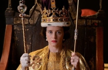 The Crown: Έκθεση στο Λονδίνο με κοστούμια και σκηνικά της σειράς 