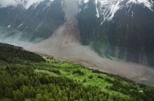 Θάφτηκε χωριό στην Ελβετία μετά από αποκόλληση παγετώνα -Εικόνα που κόβει την ανάσα