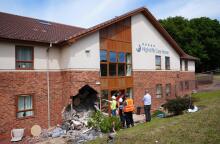 Βρετανία: Δύο ηλικιωμένες νεκρές από αυτοκίνητο που έπεσε πάνω σε οίκο ευγηρίας