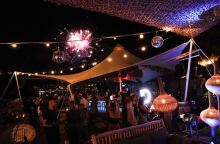 h_pandora_γιορτασε_το_καλοκαιρι_με_ενα_λαμπερο_party_στην_αθηναικη_ριβιερα