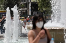 Γυναίκα με μάσκα στην Αθήνα