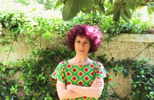 Συνέντευξη: Η συγγραφέας και μεταφράστρια Μαρία Φακίνου μιλάει για το νέο της βιβλίο «Κλίμακα Μπόγκαρτ»