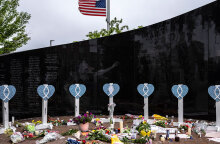 Μνημείο για τα θύματα της μαζικής εκτέλεσης στην Αμερική στις 4 Ιουλίου