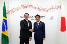 Brazilian President Jair Bolsonaro (L) shakes hands with Japanese Prime Minister Shinzo Abe prior to their bilateral meeting during the second day of the G20 summit in Osaka, Japan, 29 June 2019. Franck Robichon/Pool via REUTERS