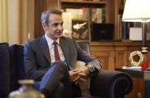 Η συζήτηση περί πρόωρων εκλογών στην Ελλάδα, οι περιπτώσεις του παρελθόντος και οι προκλήσεις για την κυβέρνηση.