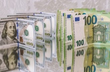 Κοντά στην απόλυτη ισοτιμία ευρώ και δολάριο μετά από 20 χρόνια