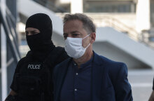 Ο Δημήτρης Λιγνάδης αφέθηκε ελεύθερος παρόλο που κρίθηκε ένοχος για δύο βιασμούς ανηλίκων