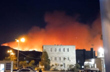 Οι φλόγες από τη φωτιά στην Πεντέλη κατεβαίνουν προς το νοσοκομείο Παίδων