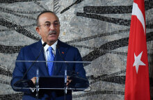 Ο Μεβλούτ Τσαβούσογλου δεν σταματά να αμφισβητεί την ελληνική κυριαρχία σε νησιά του Αιγαίου