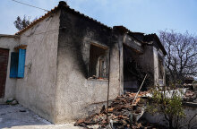 Καμένο σπίτι στα Βατερά Λέσβου