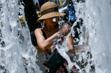 Κορυφώνεται ο καύσωνας