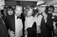 Ο Μπομπ Ράφελσον με Τζακ Νίκολσον και Τζέσικα Λανγκ στην πρεμιέρα της ταινίας «Ο Ταχυδρόμος χτυπά πάντα δύο φορές»