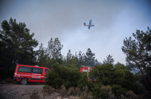 Υπό μερικό έλεγχο η φωτιά στο Κορωπί