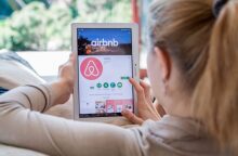Politico: Ευρωβουλευτές πιέζουν την Ευρωπαϊκή Επιτροπή να θεσμοθετήσει νέους κανόνες για την Airbnb