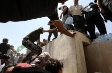 Χάος στο Ιράκ με εξαγριωμένους πολίτες να εισβάλουν στο Κοινοβούλιο