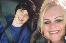 Ο Άρτσι με τη μητέρα του