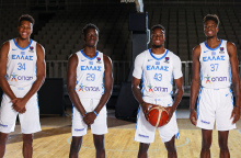 Ο Γιάννης Αντετοκούνμπο και τα αδέλφια του