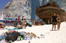 Σκουπίδια στην παραλία Ναυάγιο στη Ζάκυνθο