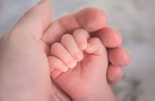 Ζευγάρι έχασε μωρό στη γέννα: «Η γυναίκα σφάδαζε επί 1,5 ώρα μόνη της»