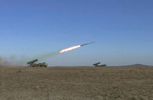 Ρωσικό όχημα εκτοξεύει πύραυλο στην Κριμαία