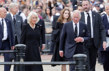 Ο Κάρολος στο Μπάκιγχαμ – Θερμή υποδοχή