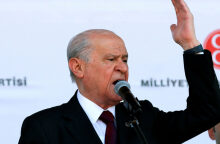 Μπαχτσελί: Αν οι Έλληνες επιθυμούν και πάλι να πέσουν στη θάλασσα, ας μας το πουν