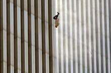 Η ιστορία πίσω από το The Falling Man