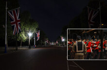 Η βασιλική φρουρά κάνει μεταμεσονύχτια πρόβα για την κηδεία της βασίλισσας Ελισάβετ