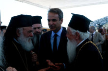 Ο πρωθυπουργός Κυριάκος Μητσοτάκης και ο αρχιεπίσκοπος Ιερώνυμος στη συμφωνία για το Σχιστό