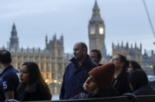 Ατέλειωτες ουρές στο Λονδίνο στο λαϊκό προσκύνημα της βασίλισσας Ελισάβετ