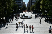 Πολίτες στην πλατεία Συντάγματος