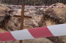 Ομαδικός τάφος στην πόλη Ιζιούμ της Ουκρανίας