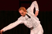 Η Ουκρανία θρηνεί για τον θάνατο του καταξιωμένου χορευτή που σκοτώθηκε σε μάχη