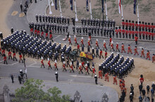 Ο κιλλίβαντας με το φέρετρο της βασίλισσας Ελισάβετ και οι 142 ναύτες