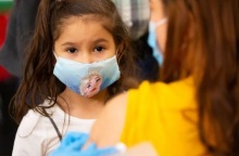 Οκτώ λόγοι που οι παιδίατροι συστήνουν εμβολιασμό των παιδιών έναντι της γρίπης