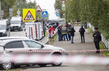 Μπλουζάκι με σβάστικα φορούσε ο ένοπλος που σκότωσε 13 ανθρώπους στη Ρωσία