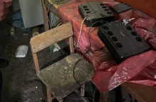 Το υπουργείο Άμυνας της Ουκρανίας έδωσε στη δημοσιότητα φωτογραφία που φέρεται να απεικονίζει ηλεκτρική καρέκλα σε ρωσικό θάλαμο βασανιστηρίων στο Χάρκοβο.