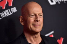 Μπρους Γουίλις: Η κόρη του φωτογραφίζει τον πατέρα της, 9 μήνες μετά τη διάγνωσή του με αφασία