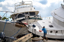 Ο κυκλώνας Ίαν στη Φλόριντα έβγαλε στη στεριά βάρκες και σκάφη