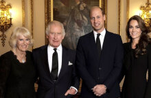 Βασιλιάς Κάρολος, Καμίλα, πρίγκιπας Ουίλιαμ και Κέιτ Μίντλετον στο νέο βασιλικό ποτρέτο