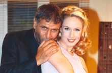 Ποιος μεγάλος ηθοποιός θα έπαιζε στην τρίτη σεζόν της σειράς «Δύο Ξένοι»; Η αποκάλυψη της Τιτίκας Στασινοπούλου