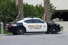 Φλόριντα: Πατέρας έβαλε ασπίδα το 1 έτους παιδί του για να μην συλληφθεί πριν τον χτυπήσουν με taser - Δείτε βίντεο