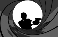 Ο παραγωγός του Τζέιμς Μποντ προδίδει την ηλικία του νέου 007