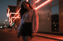 Ένα κορίτσι. 