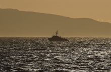 Οι διασωθέντες από το ναυάγιο της Λέσβου κατέθεσαν ότι τους συνόδευσαν τουρκικά αλιευτικά