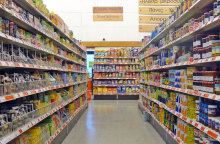 Ο πληθωρισμός ανεβάζει τις τιμές προϊόντων στα ράφια των σούπερ μάρκετ