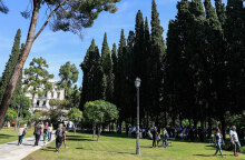 Πλήθος κόσμου στον Κήπο του Προεδρικού Μεγάρου το πρωί της Κυριακής