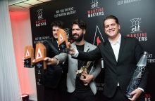 O Κώστας Ματιάτος, ο Έλληνας νικητής του elit Martini Masters με τους δύο finalist, Αλέξανδρο Φίνο & Αντώνη Τσακνάκη 