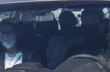 «Η σύζυγος Μίχου μου είπε να υπογράψω ότι δεν θα το καταγγείλω», είπε η μητέρα της 12χρονης