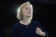 Οι Βρετανοί αποδοκιμάζουν και διαφωνούν με την κυβέρνηση